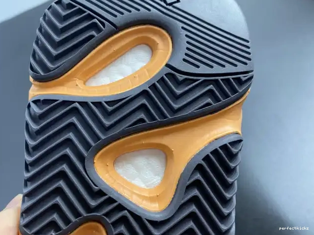 V2 Adidas 700 Yeezy Sun Boost GW0296 0527